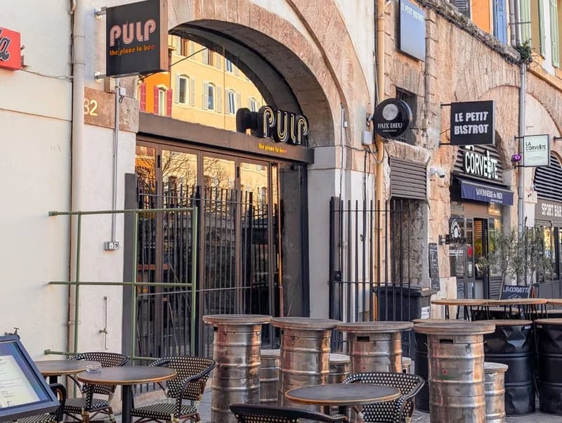 bar