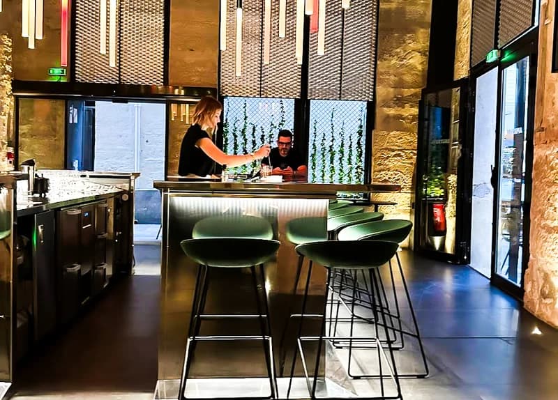 bar
