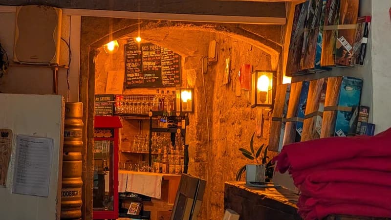 bar