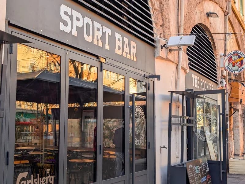 bar