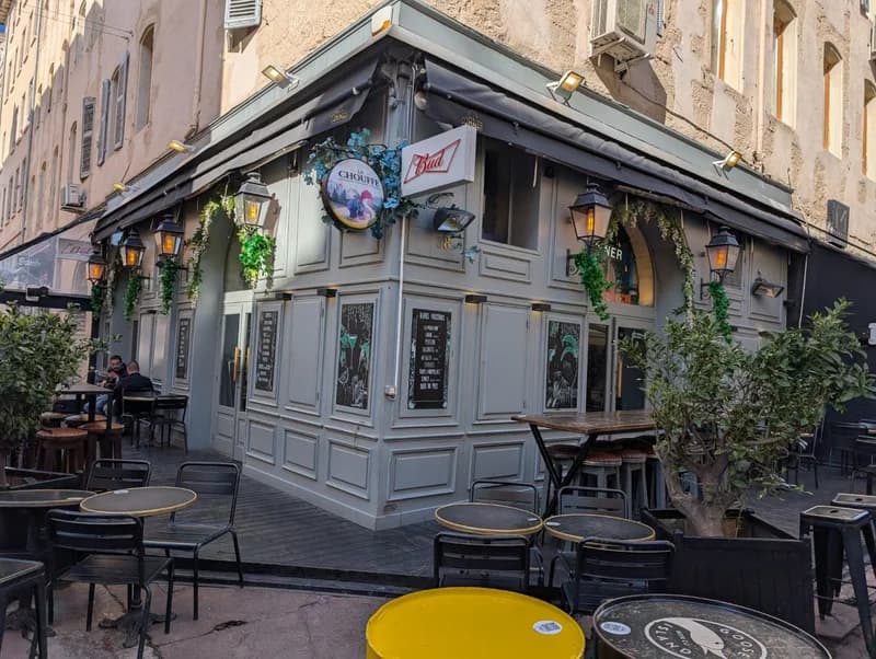 bar