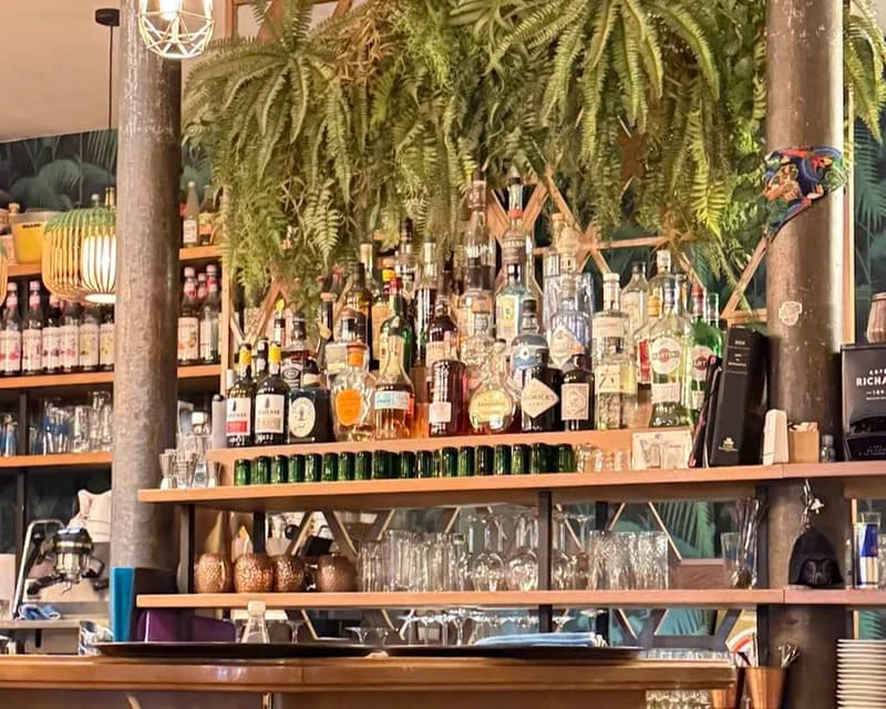 bar