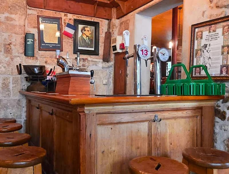bar