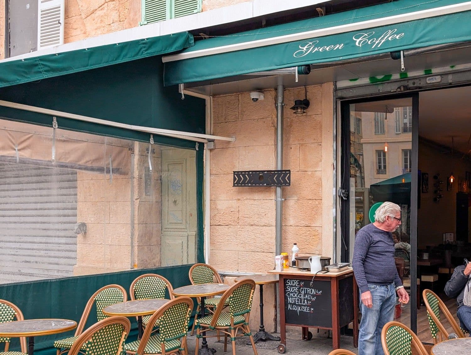 bar