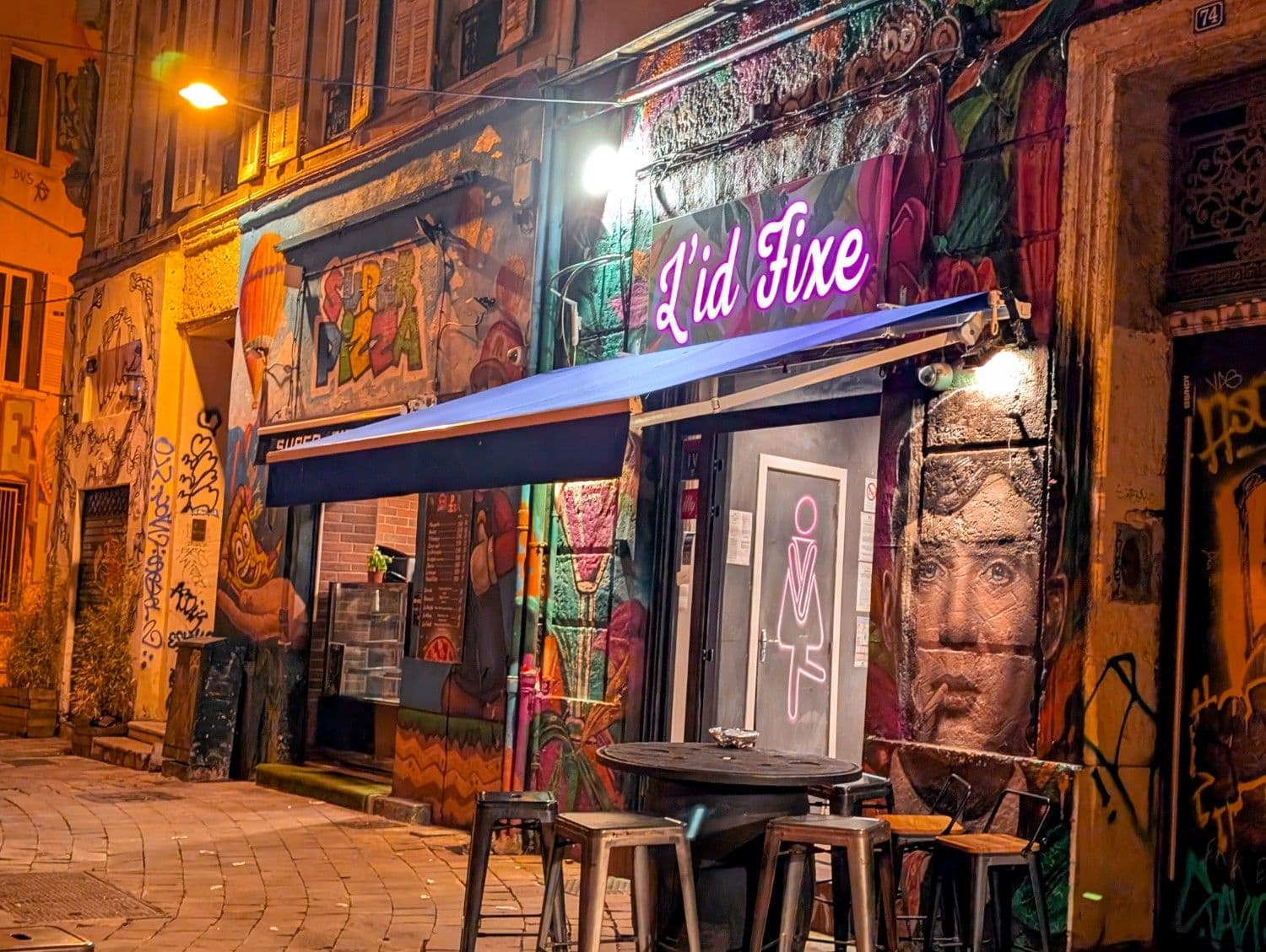 bar