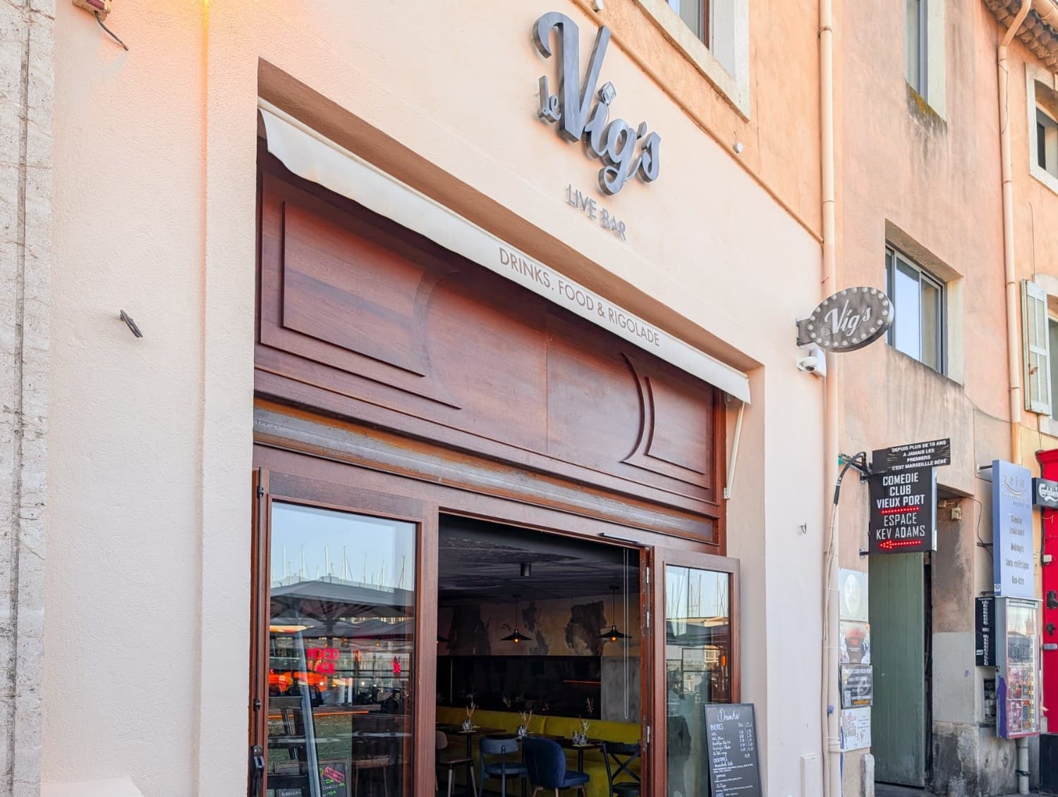 bar