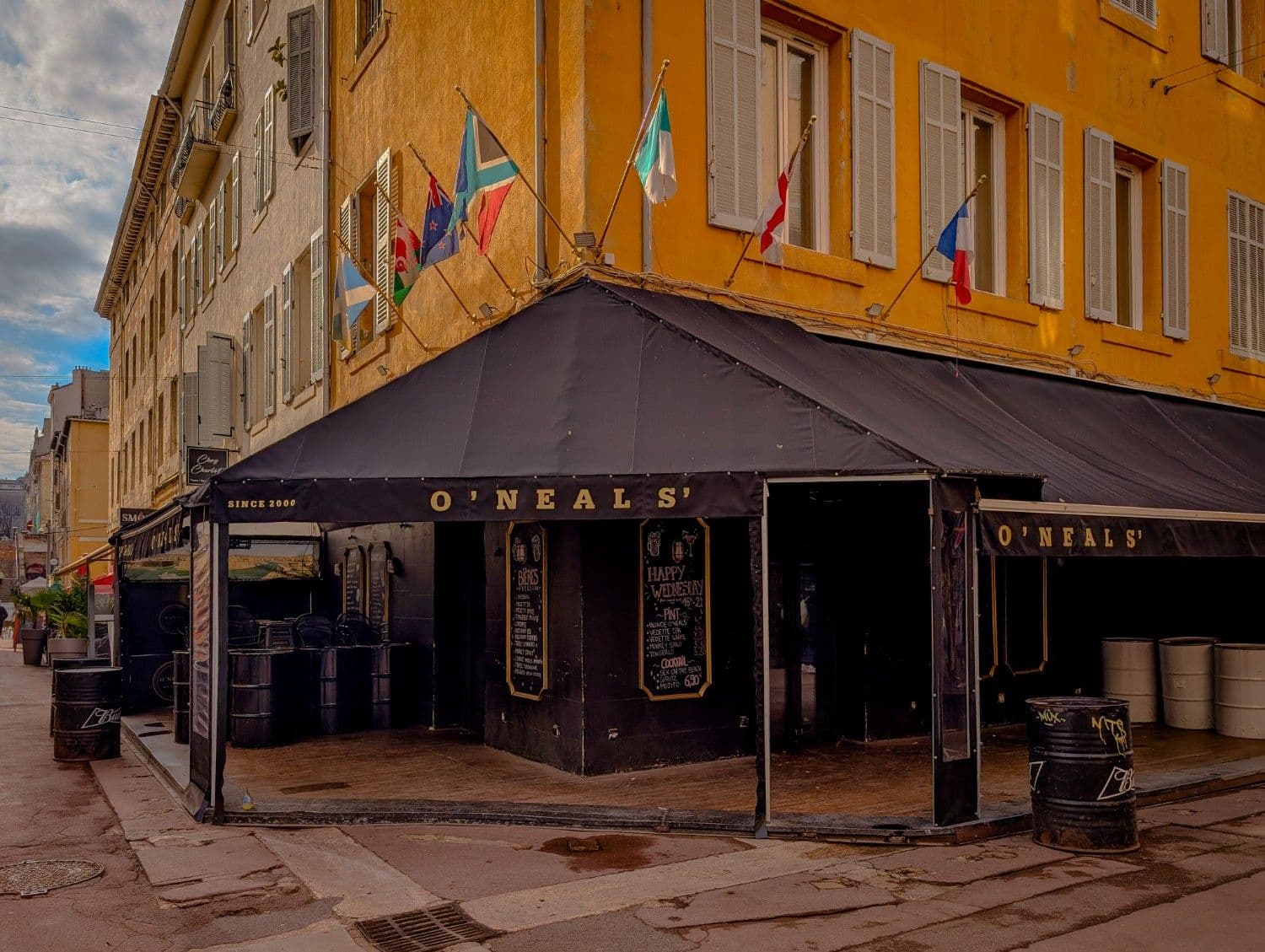 bar