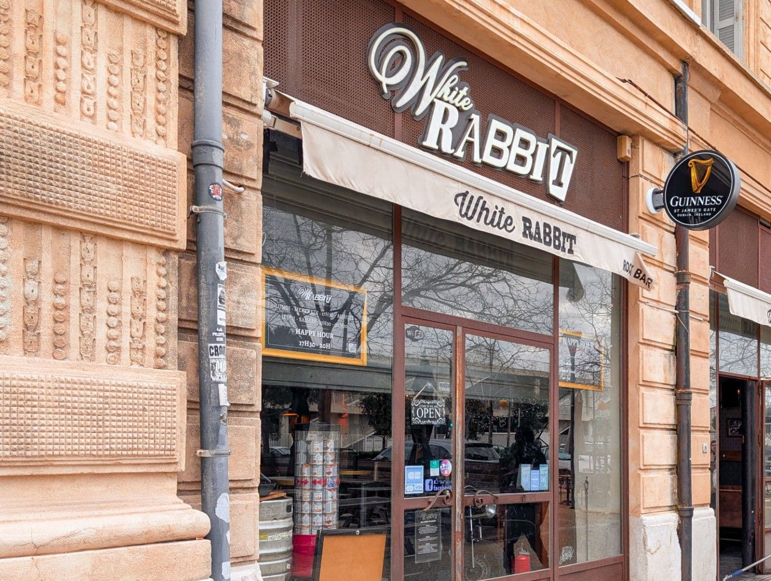 bar