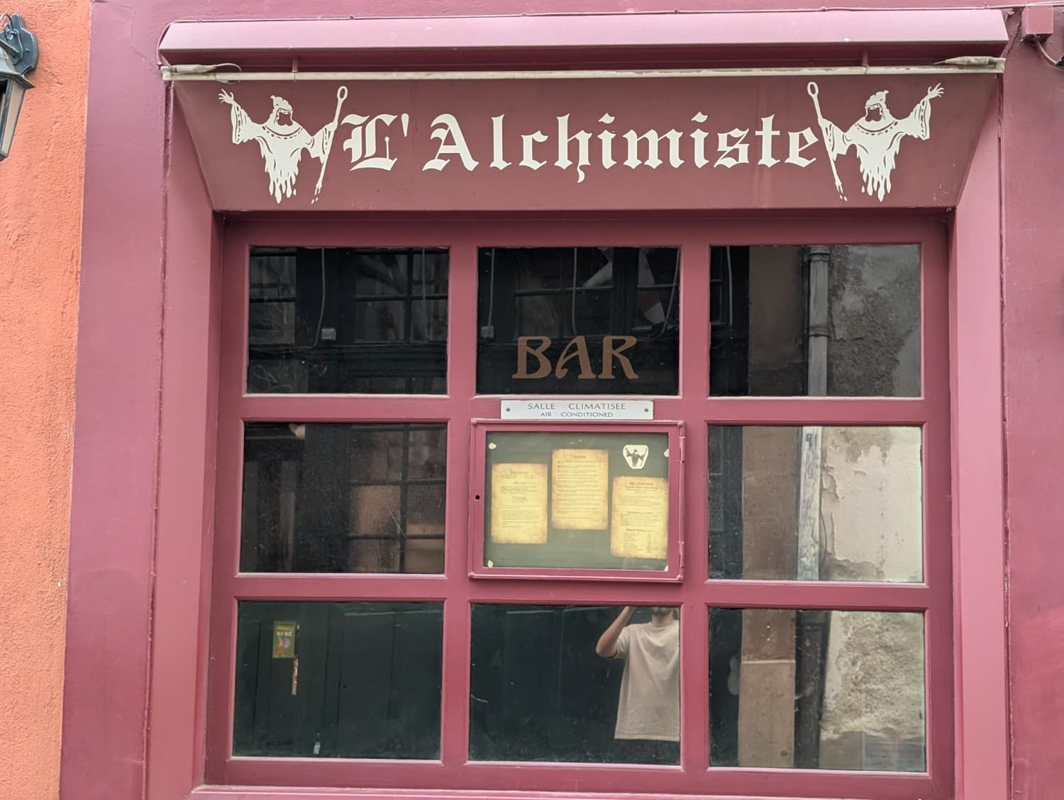 bar