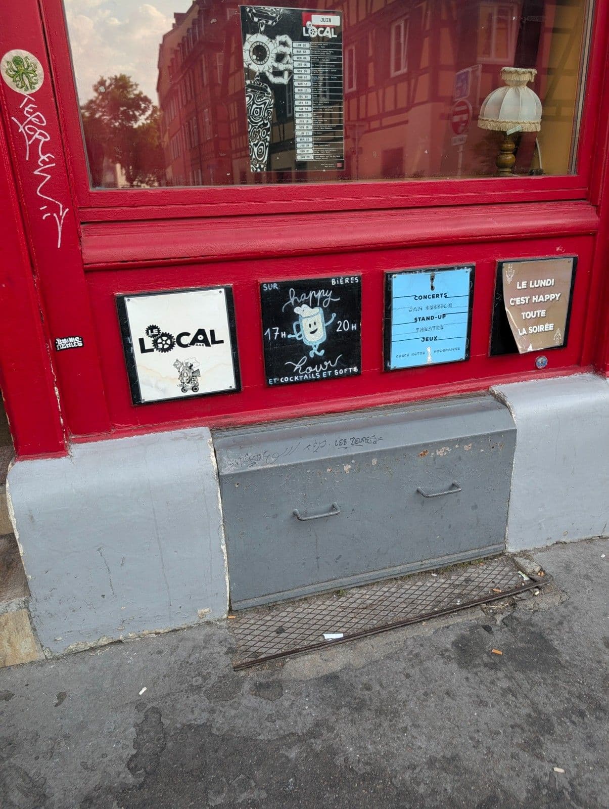 bar