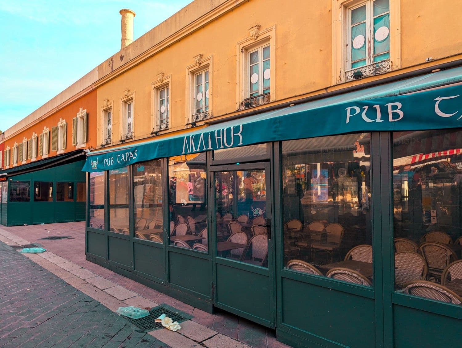 bar
