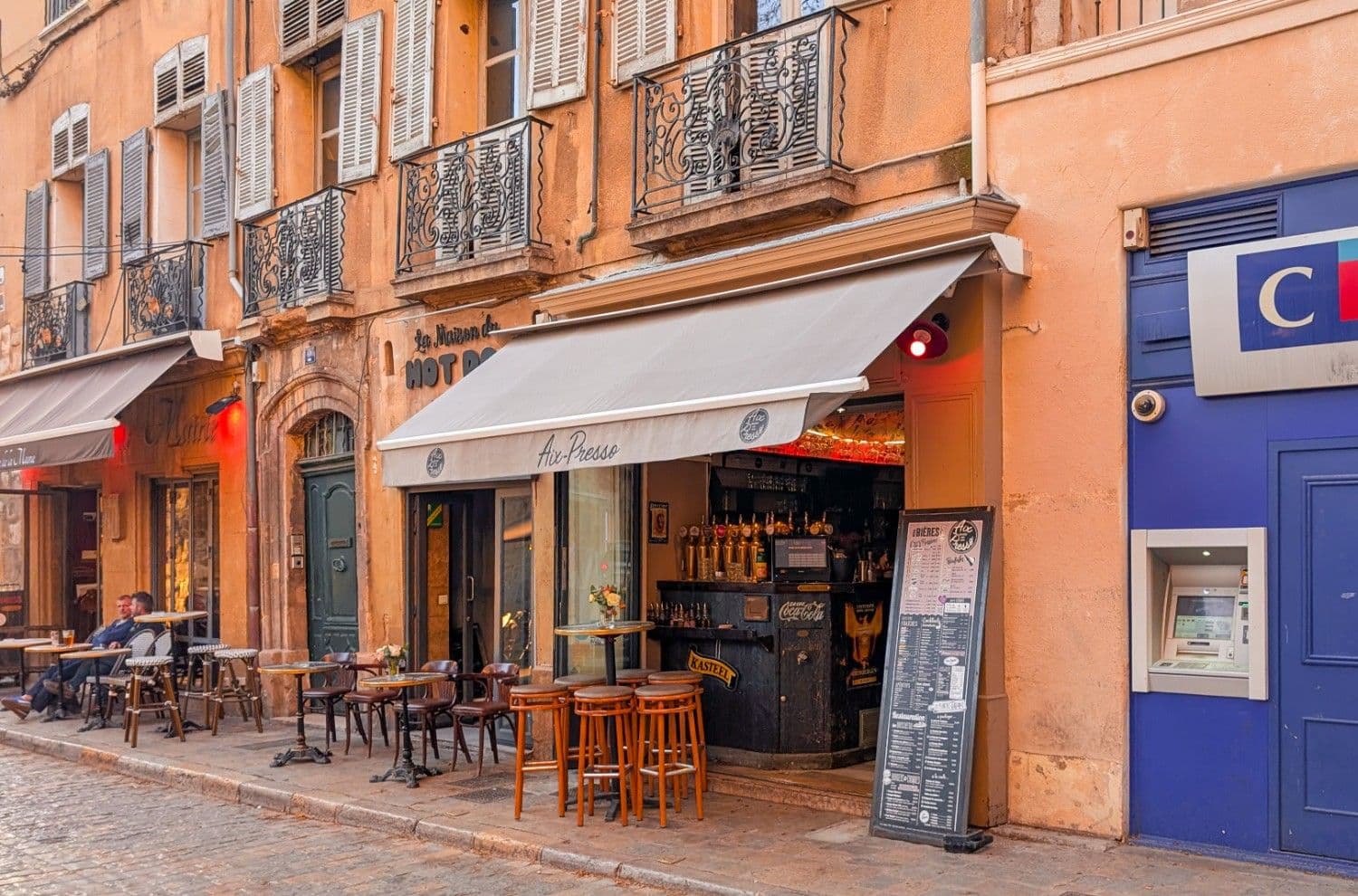bar