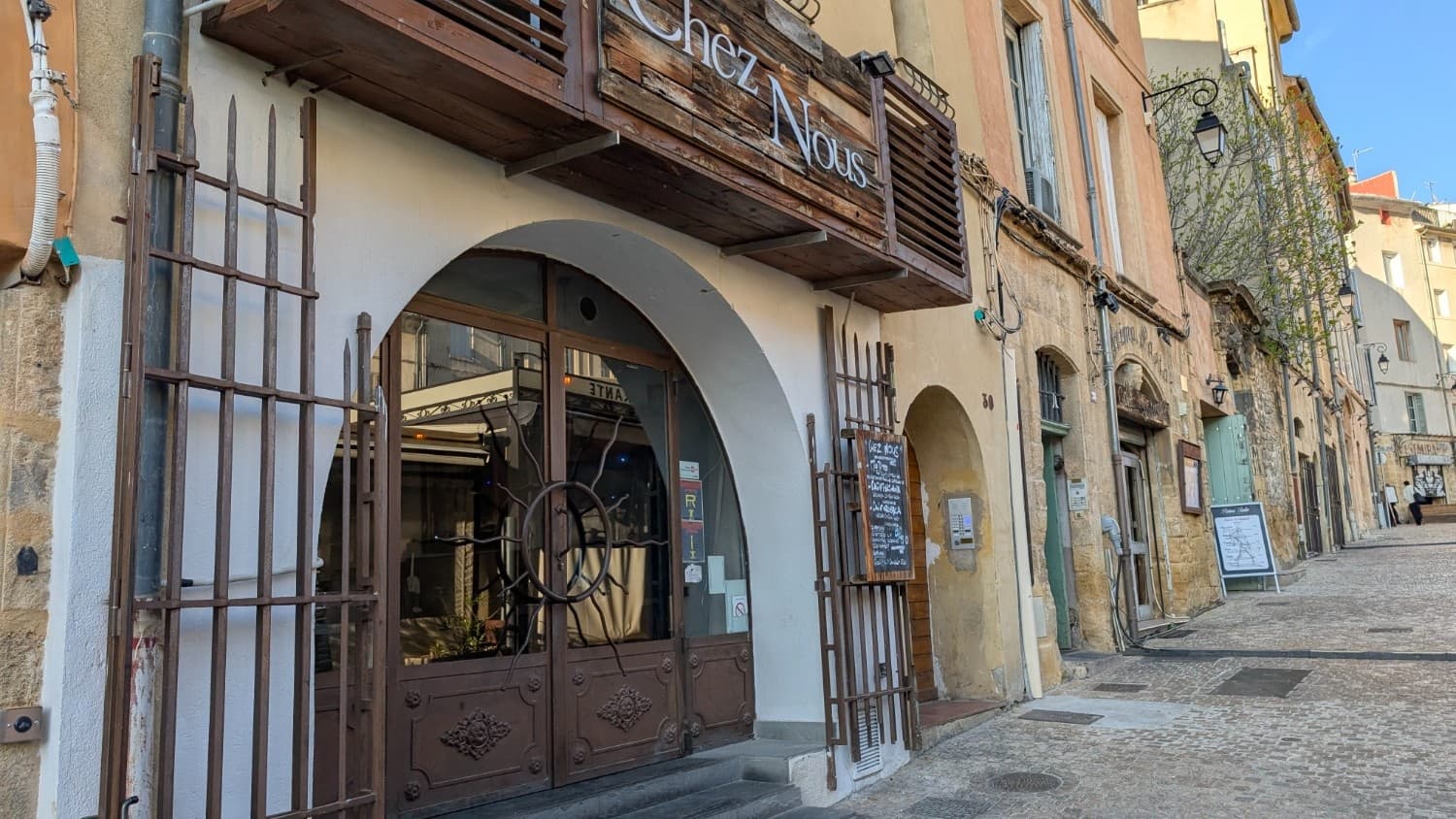 bar
