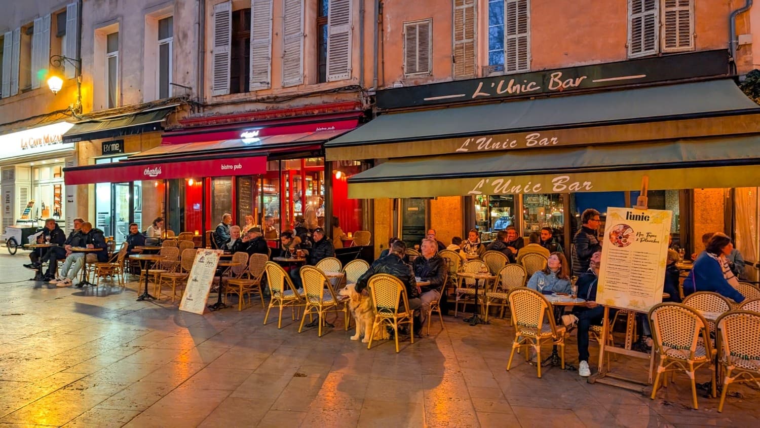 bar
