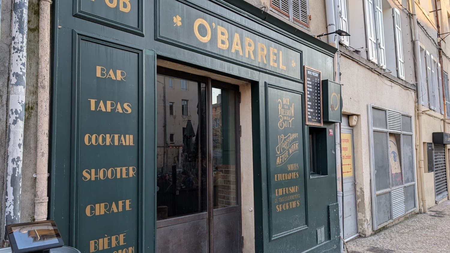 bar