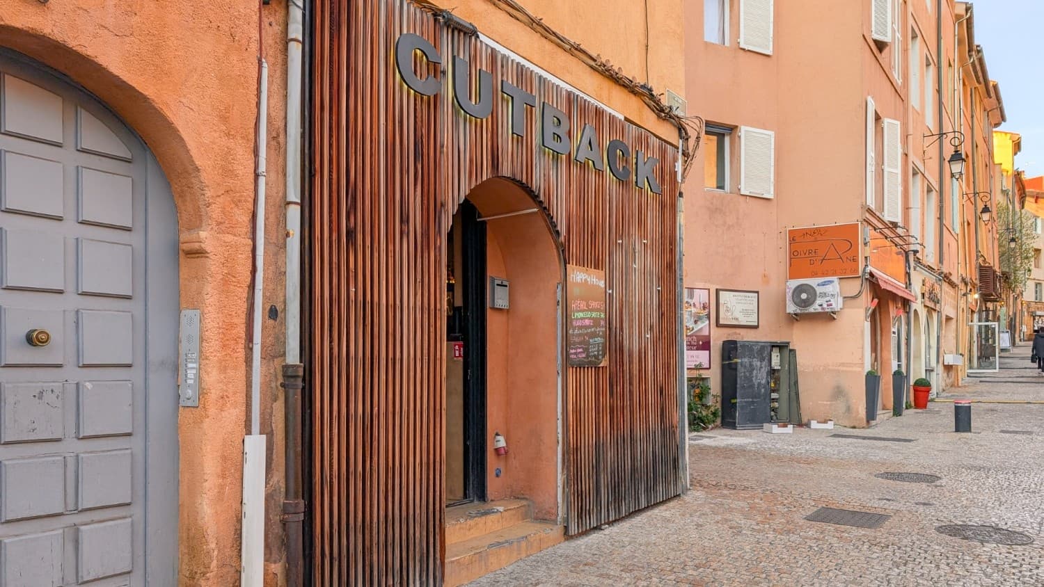 bar