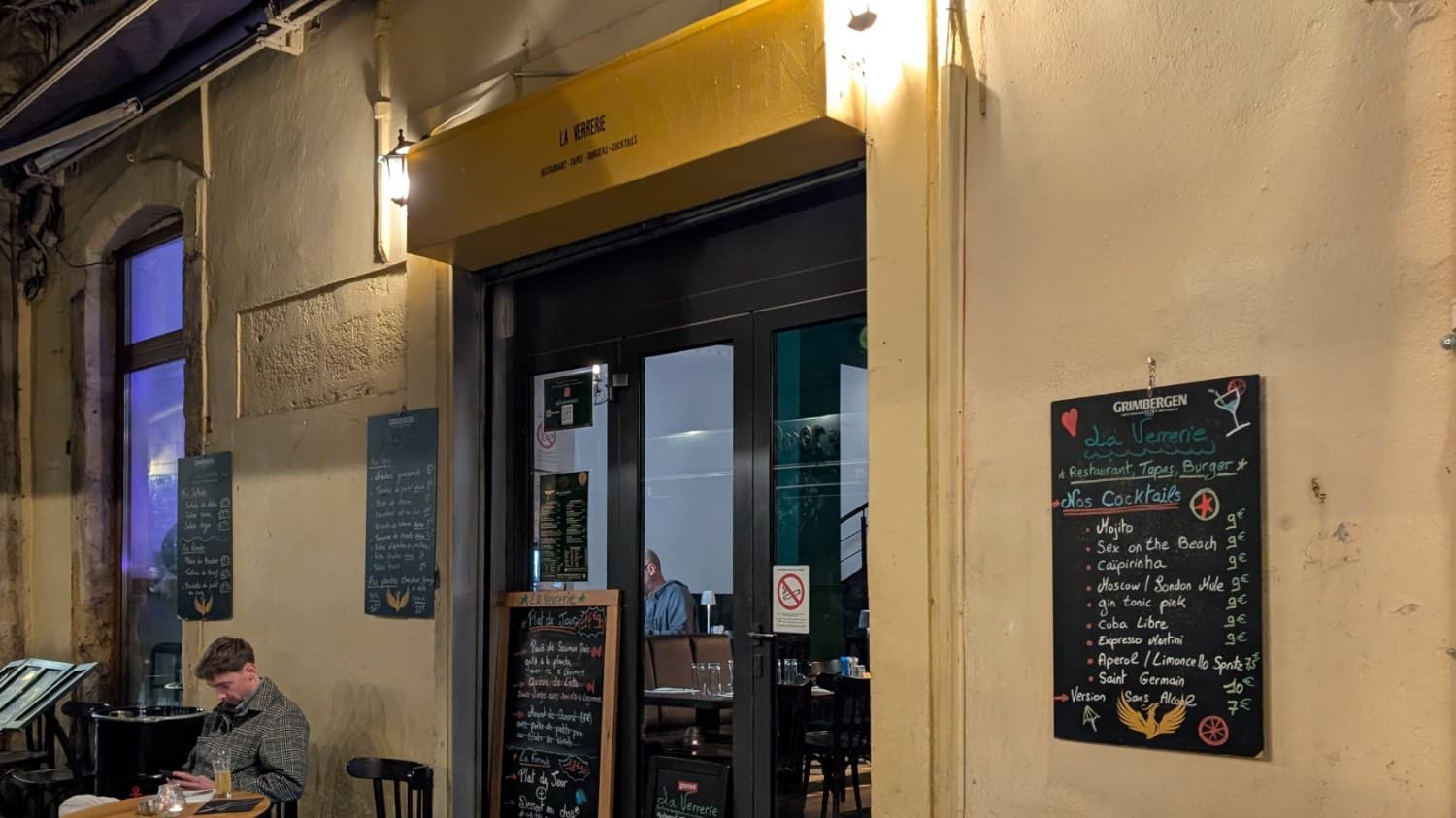 bar