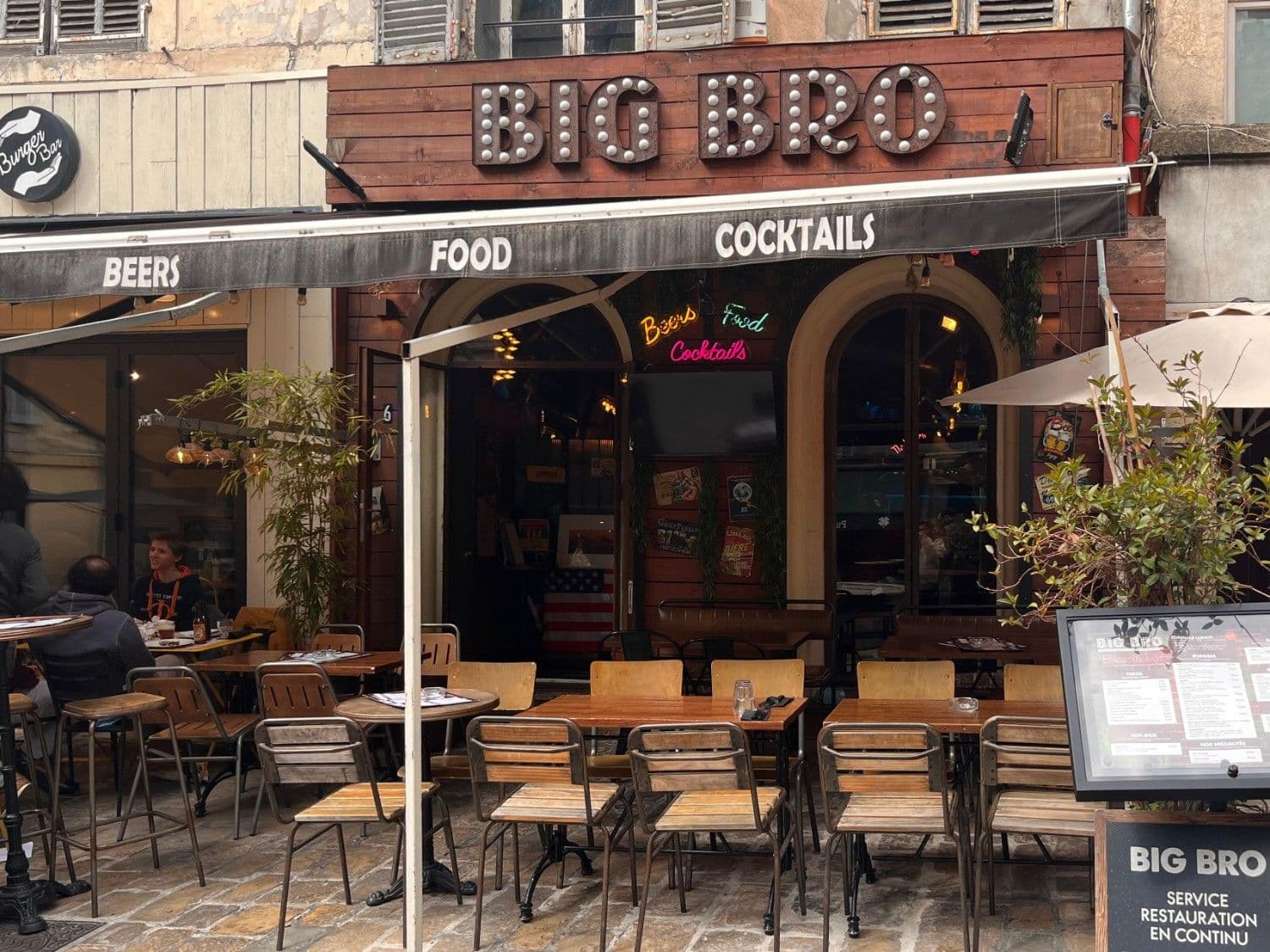 bar